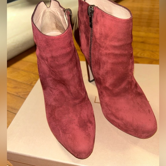 Stylish European booties - Picture 3 of 10